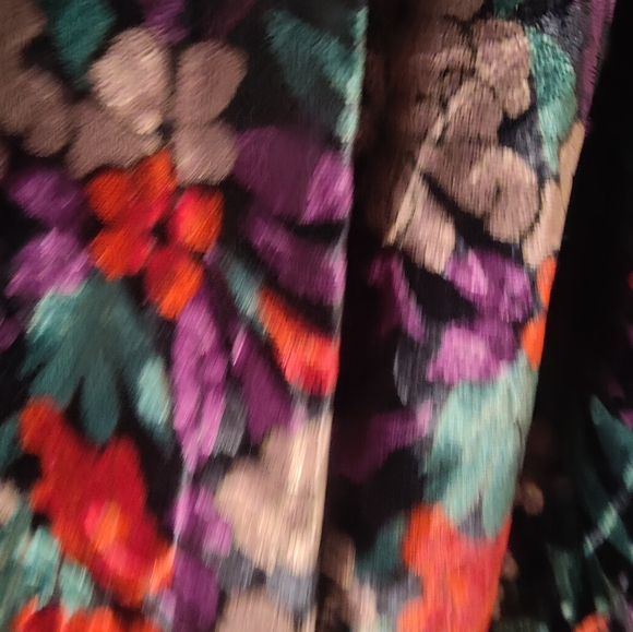 Vintage Floral Velvet Hooded Shacket with Button Closure - Picture 4 of 4